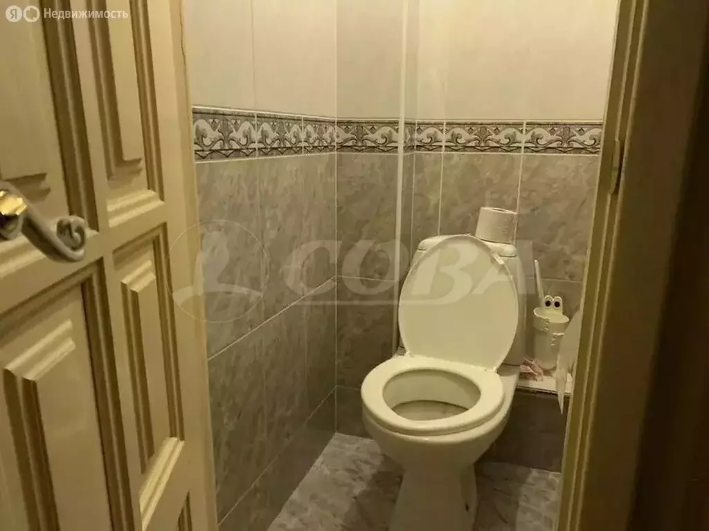 3-комнатная квартира: Тюмень, улица Мельникайте, 122 (100 м) - Фото 1