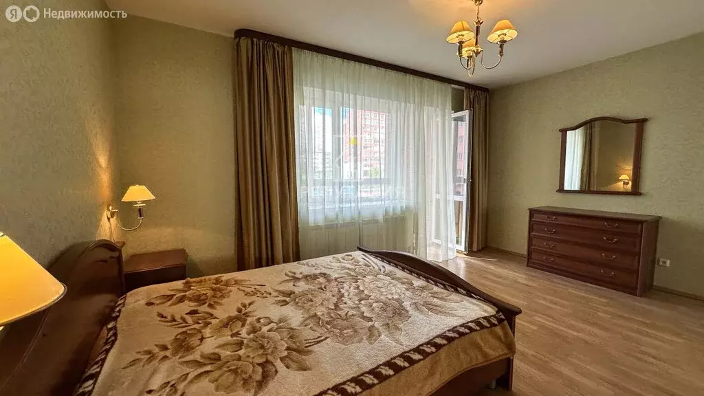 3-комнатная квартира: Екатеринбург, улица Хохрякова, 74 (109.9 м) - Фото 0