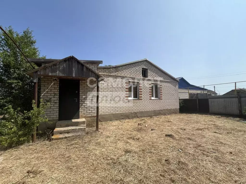 Дом в Калмыкия, Элиста ул. Скрипкина, 48 (150 м) - Фото 1