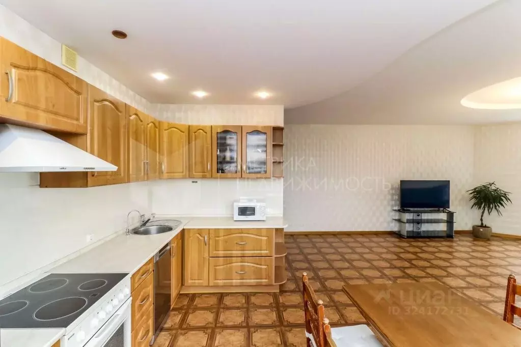 3-к кв. Тюменская область, Тюмень ул. Коммунаров, 35 (108.5 м) - Фото 1