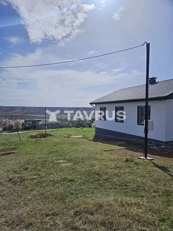 Дом в Крым, Симферопольский район, с. Пожарское ул. Винницкая, 1 (96 ... - Фото 1