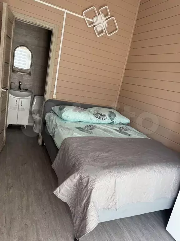 Комната 15 м в 1-к., 2/2 эт. - Фото 0
