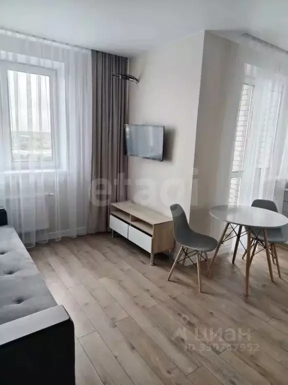 Студия Тюменская область, Тюмень Дамбовская ул., 29к1 (27.8 м) - Фото 1
