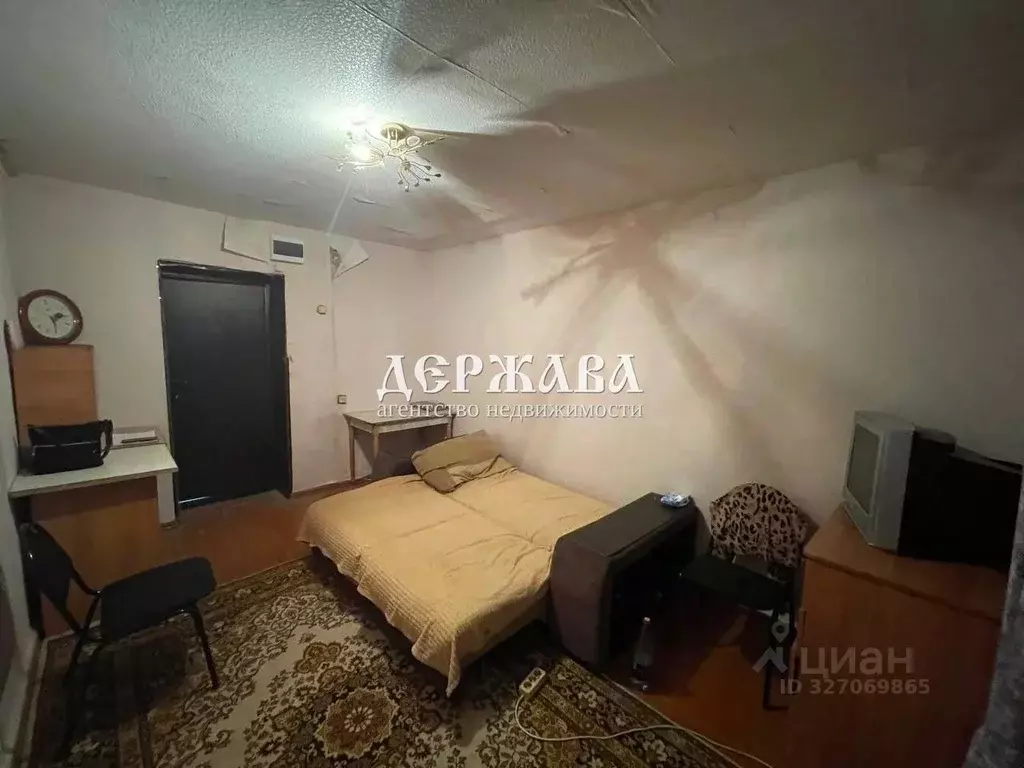 Комната Белгородская область, Старый Оскол ул. Урицкого, 5/61 (11.0 м) - Фото 1