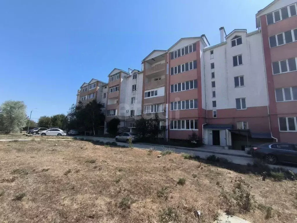 1-к кв. Крым, Сакский район, с. Уютное ул. Кирова, 32 (52.8 м) - Фото 1