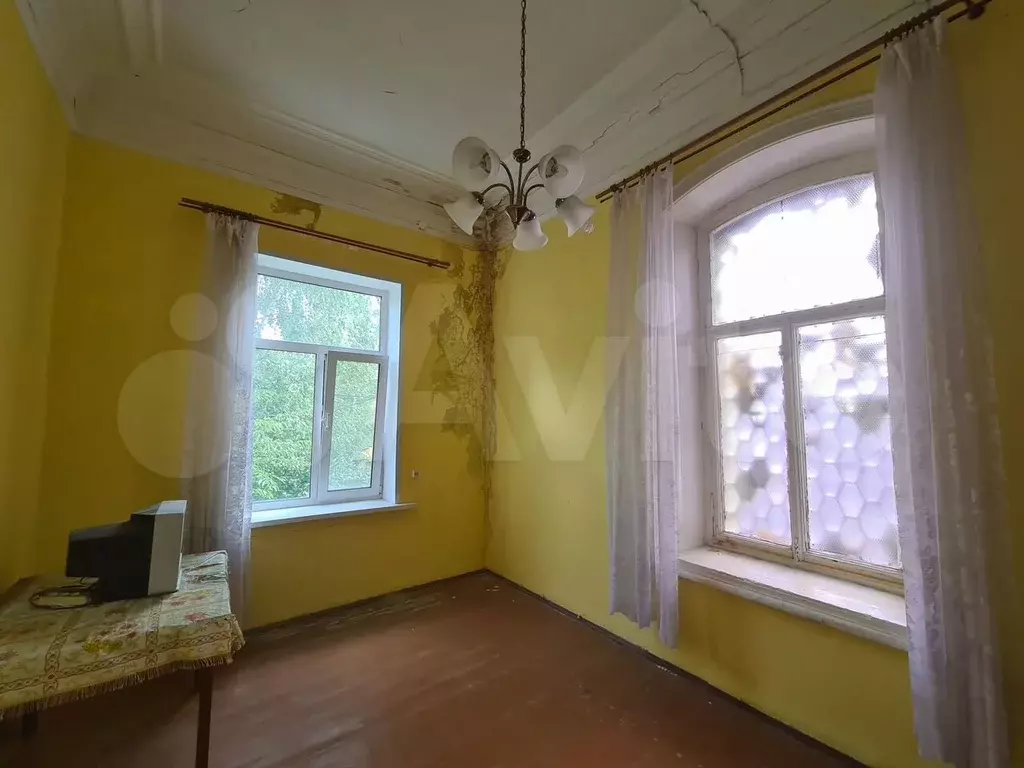 Комната 15,8 м в 6-к., 2/2 эт. - Фото 1