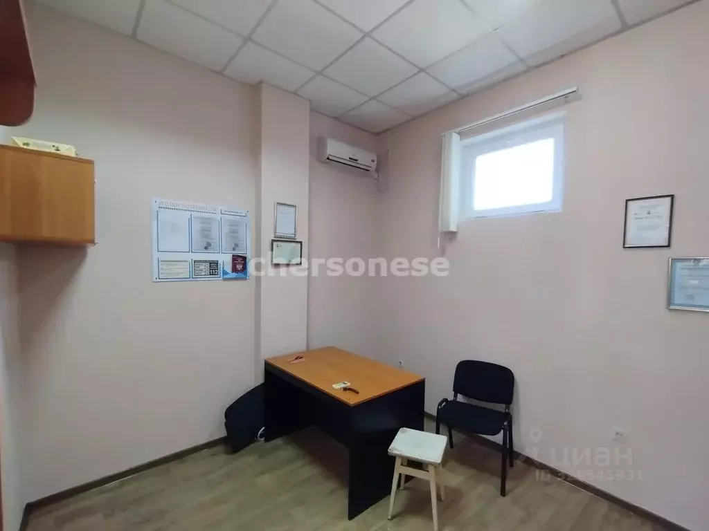 Офис в Севастополь ул. Хрусталева, 44Б (18 м) - Фото 1
