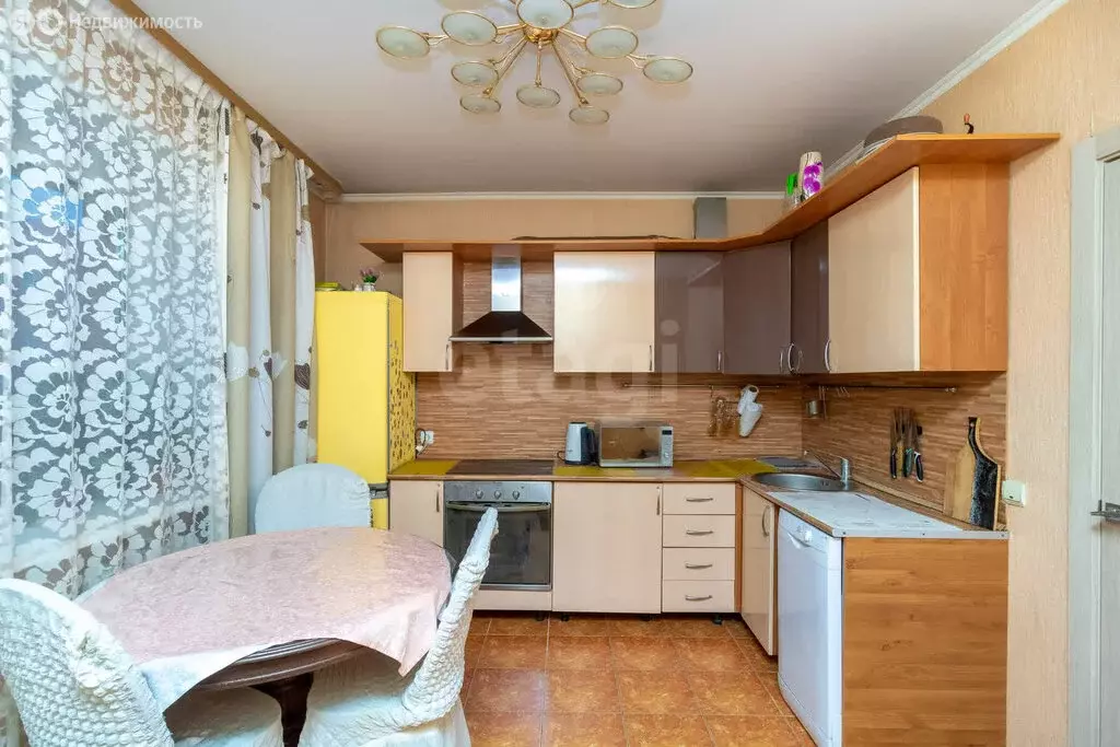 2-комнатная квартира: Тюмень, улица Щербакова, 140 (64 м) - Фото 1