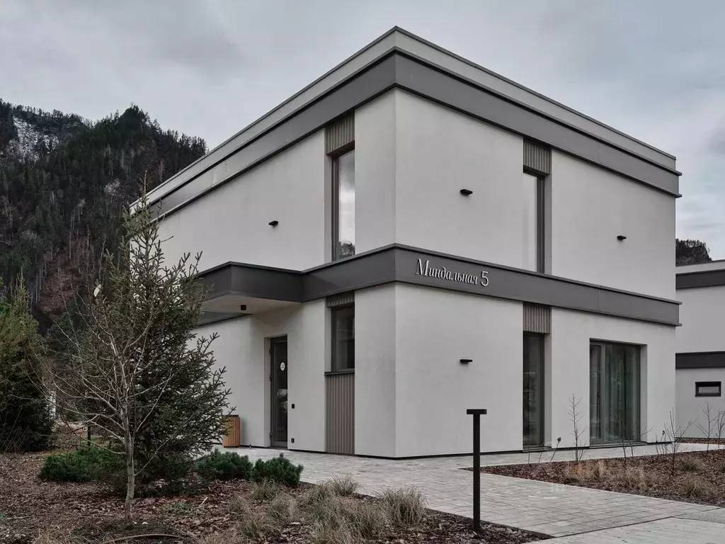 Дом в Алтай, Чемальский район, с. Чепош Родниковая ул., 84 (180 м) - Фото 1