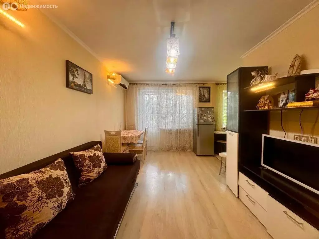 3-комнатная квартира: Симферополь, проспект Кирова, 14А (55.8 м) - Фото 1