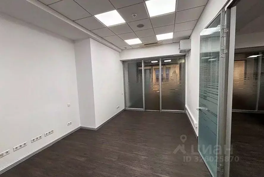 Офис в Санкт-Петербург Петроградская наб., 18 (90 м) - Фото 1