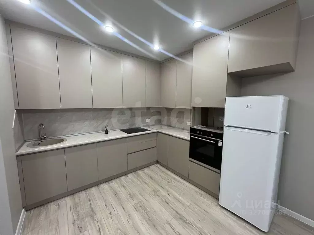 2-к кв. Тюменская область, Тюмень ул. Фармана Салманова, 3 (55.0 м) - Фото 1
