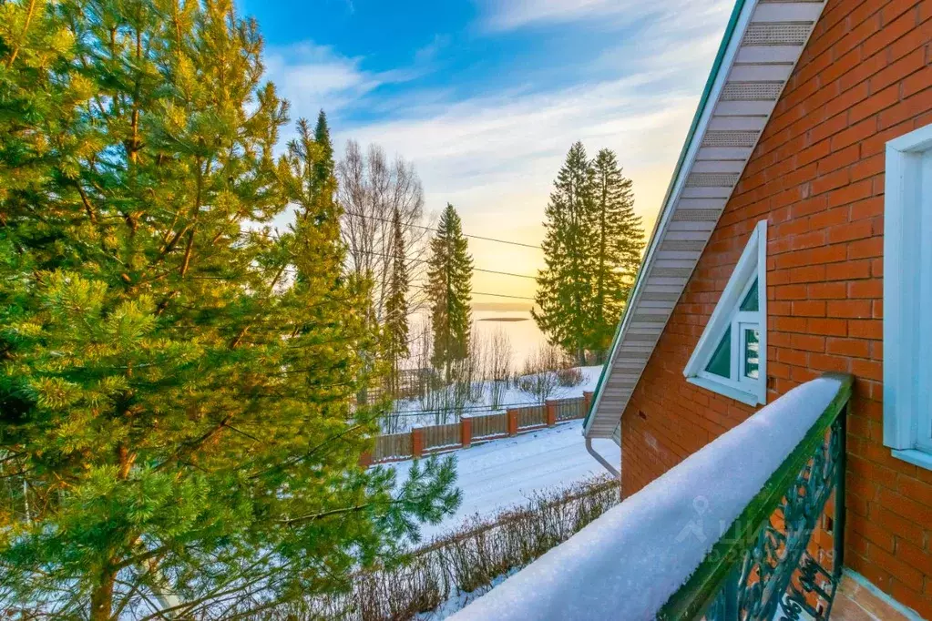 Коттедж в Пермский край, д. Гарюшки ул. Набережная, 21А (740 м) - Фото 1