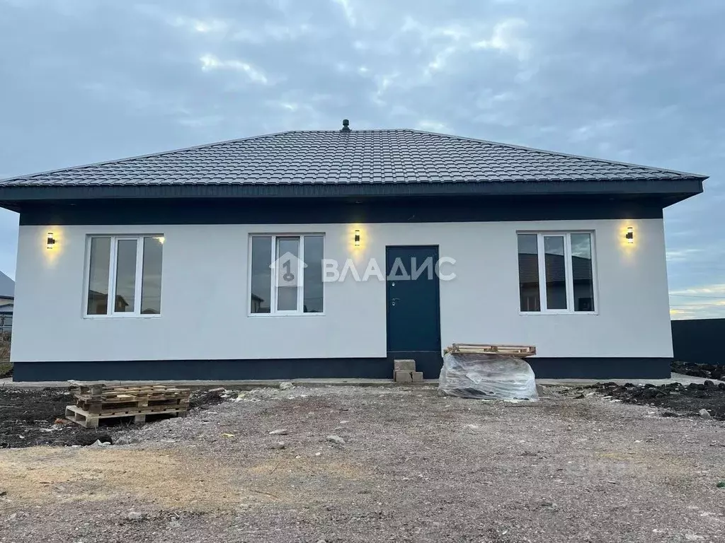 Дом в Башкортостан, Стерлитамакский район, Отрадовский сельсовет, с. ... - Фото 1