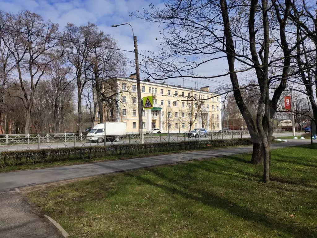 Комната 14 м в 4-к., 1/4 эт. - Фото 0