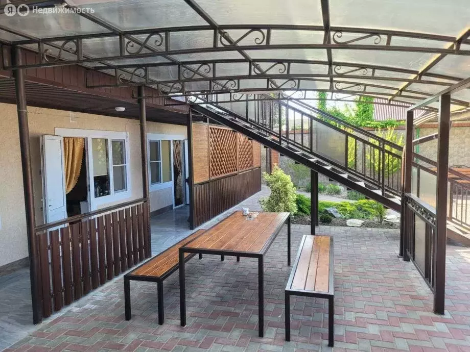 Дом в посёлок Кучугуры, Приморская улица (320 м) - Фото 1