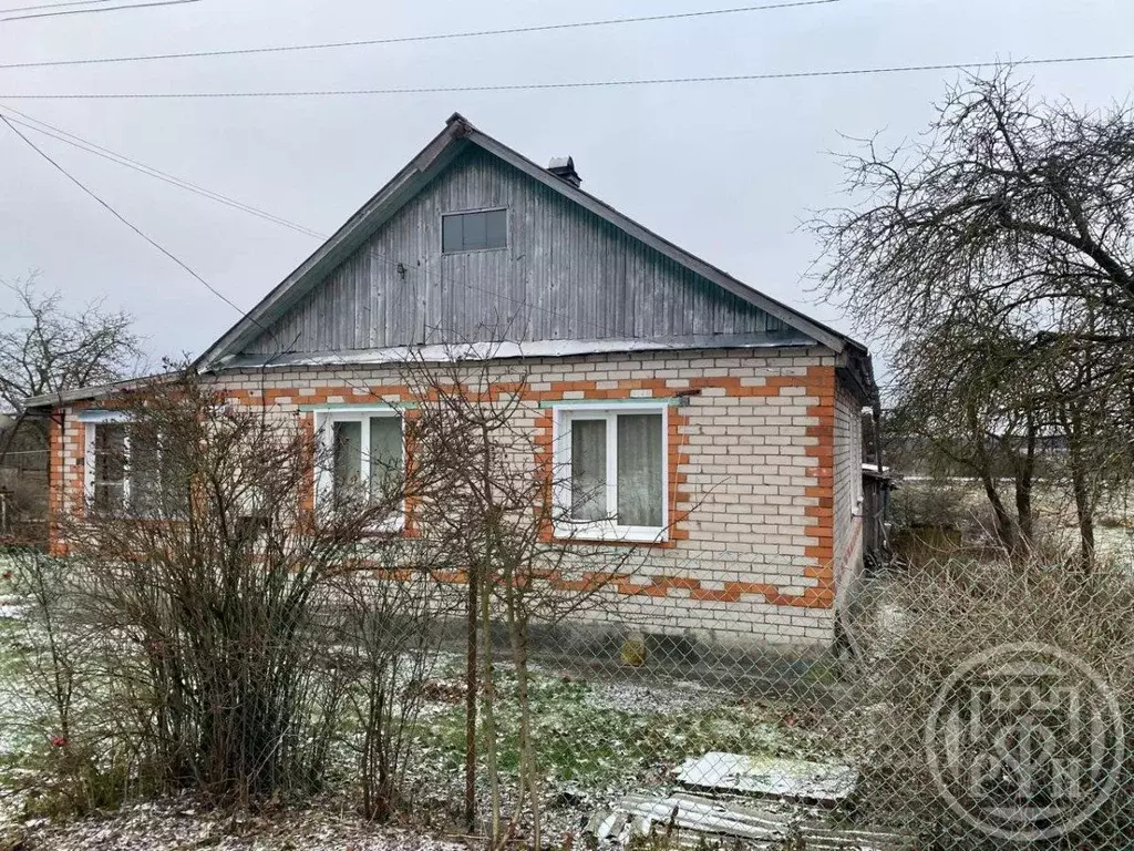 Дом в Ленинградская область, Лужский район, Володарское с/пос, пос. ... - Фото 1