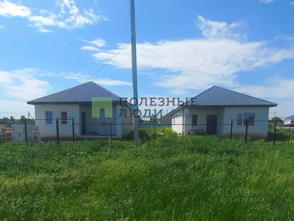 Дом в Самарская область, Кинельский район, Бобровка с/пос, с. Бобровка ... - Фото 1