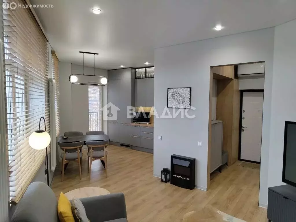 3-комнатная квартира: Калининград, Курортная улица, 87 (91 м) - Фото 1