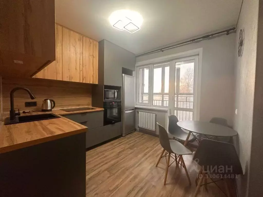 2-к кв. Башкортостан, Уфа ул. Октябрьской Революции, 62/1 (67.3 м) - Фото 1