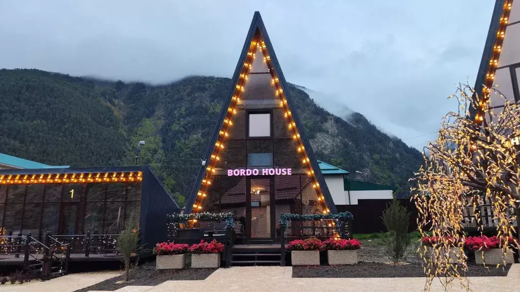 Дом в Кабардино-Балкария, Эльбрусский район, с. Эльбрус Школьная ул., ... - Фото 0