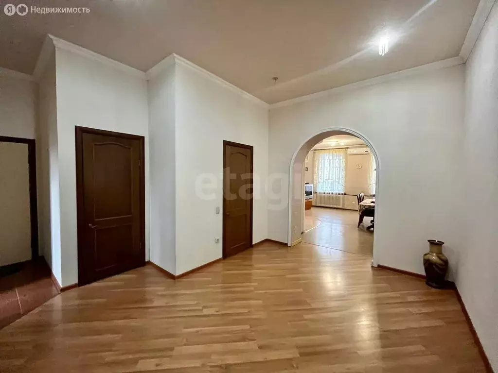 7-комнатная квартира: Астрахань, улица Гагарина, 62 (220 м) - Фото 2