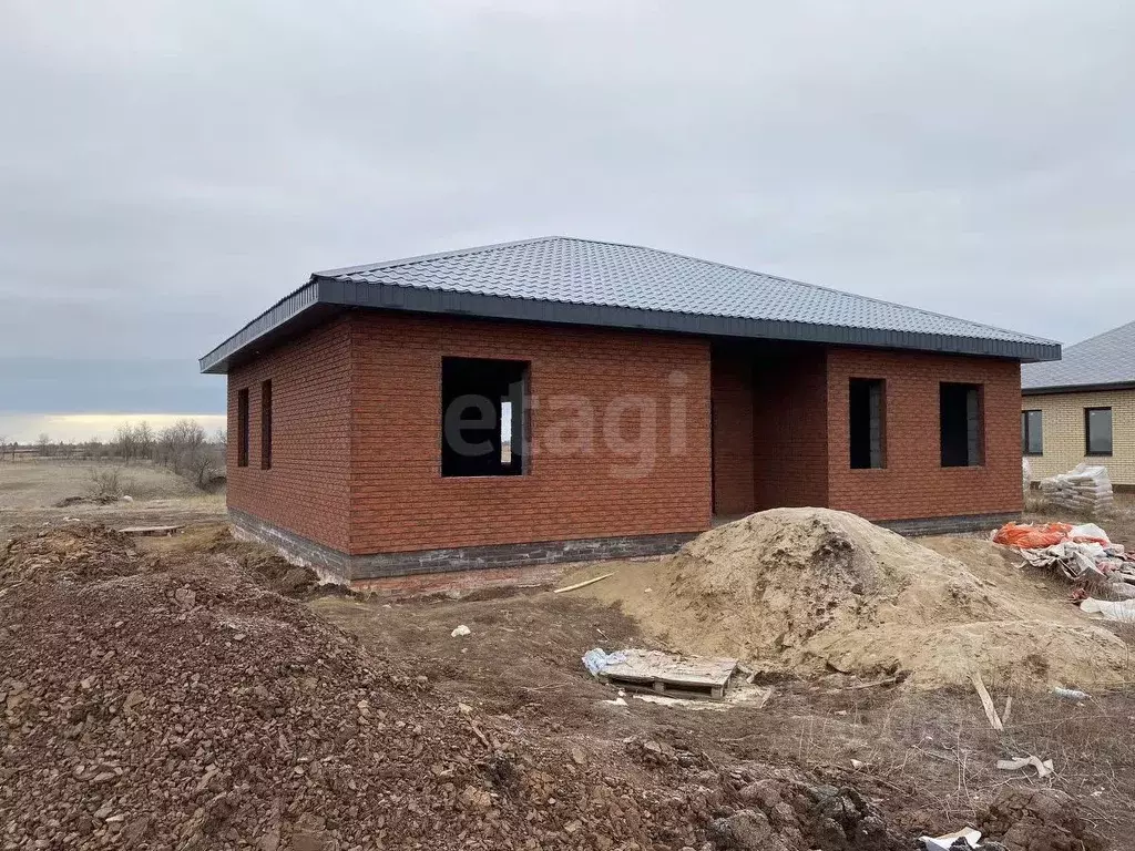 Дом в Саратовская область, Энгельсский район, Красноярское ... - Фото 0