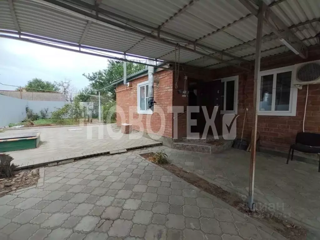 Дом в Краснодарский край, Кропоткин Кавказский район, ул. Розы ... - Фото 1