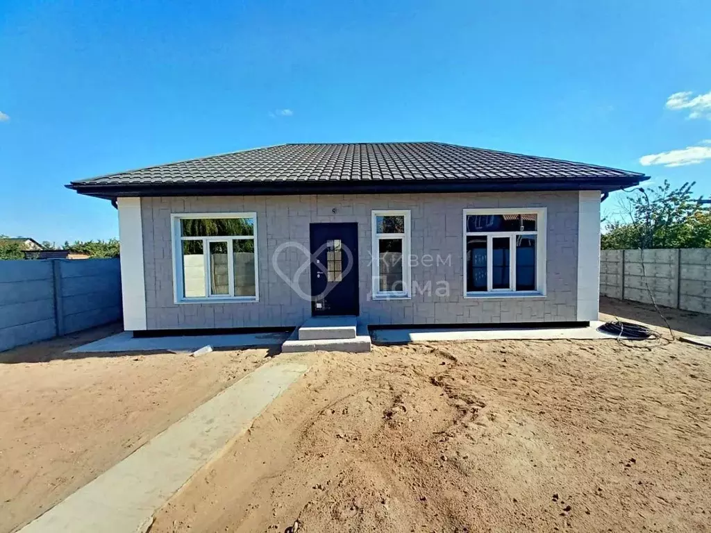 Дом в Волгоградская область, Средняя Ахтуба городское поселение, ... - Фото 1