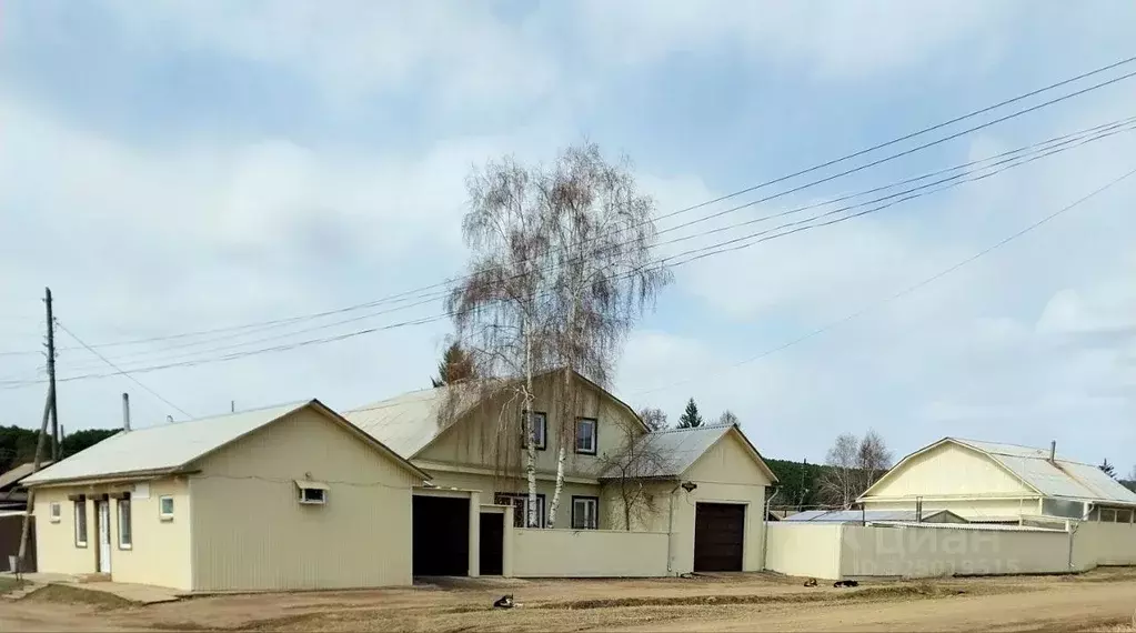 Дом в Иркутская область, Качуг рп ул. Фрунзе, 1 (120 м) - Фото 1