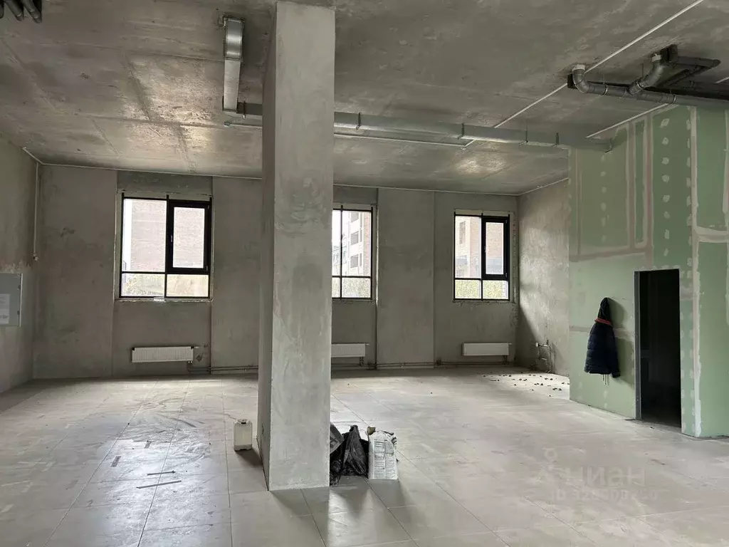 Помещение свободного назначения в Алтайский край, Барнаул просп. ... - Фото 1