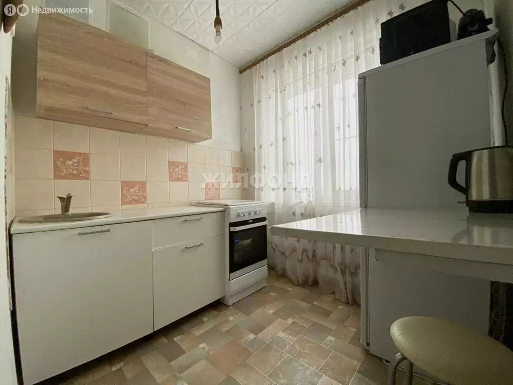 3-комнатная квартира: село Прокудское, улица Есенина, 13 (46.4 м) - Фото 1