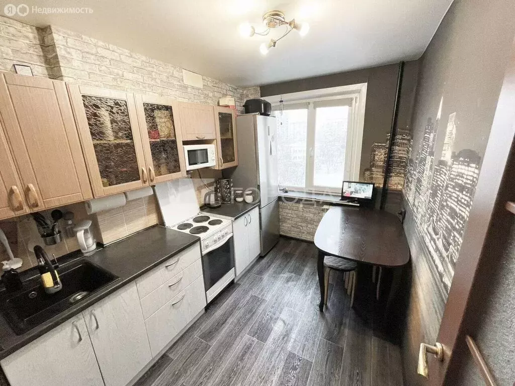 3-комнатная квартира: Новосибирск, улица Кошурникова, 18 (61.5 м) - Фото 1