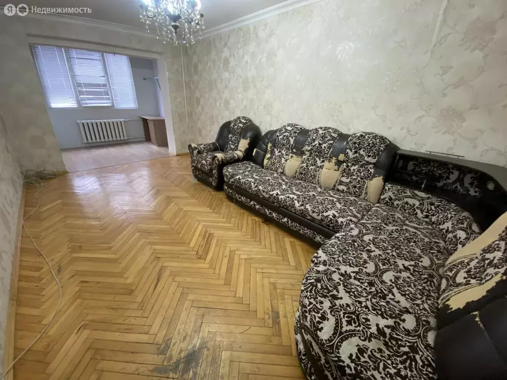 3-комнатная квартира: Нальчик, улица Идарова, 1Б (70 м) - Фото 0