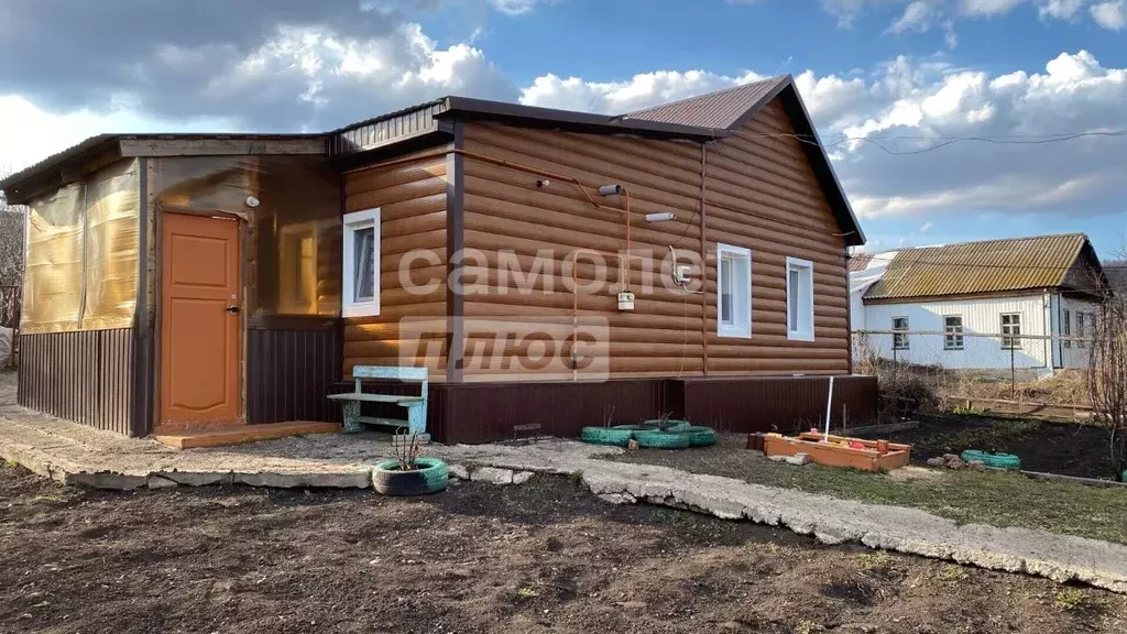 Дом в Башкортостан, Куюргазинский район, Ермолаевский сельсовет, с. ... - Фото 1