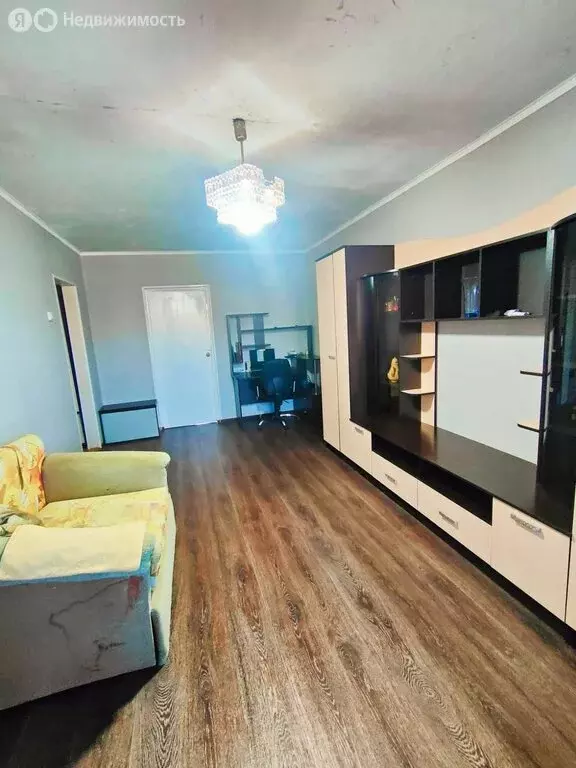 3-комнатная квартира: Комсомольск-на-Амуре, улица Гамарника, 19к7 ... - Фото 1