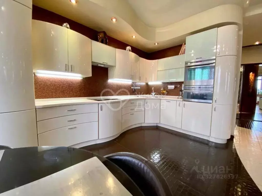 3-к кв. Волгоградская область, Волгоград Ангарская ул., 71 (134.6 м) - Фото 1