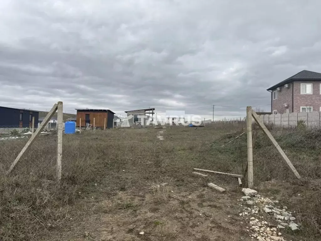 Участок в Крым, Симферопольский район, с. Доброе  (10.0 сот.) - Фото 1