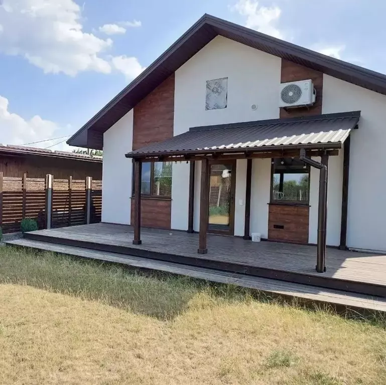 Дом в Краснодарский край, Динская ст-ца пл. Фонтанная (108 м) - Фото 0