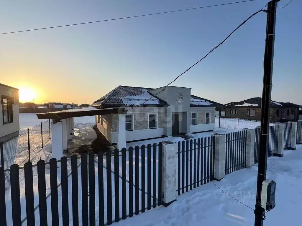 Дом в Курская область, Курский район, Моковский сельсовет, д. 1-я ... - Фото 1