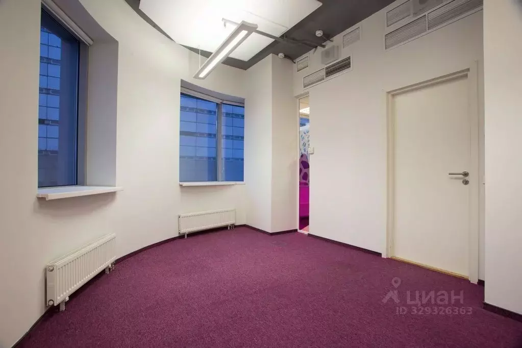 Офис в Москва ул. Двинцев, 12к1А (903 м) - Фото 1
