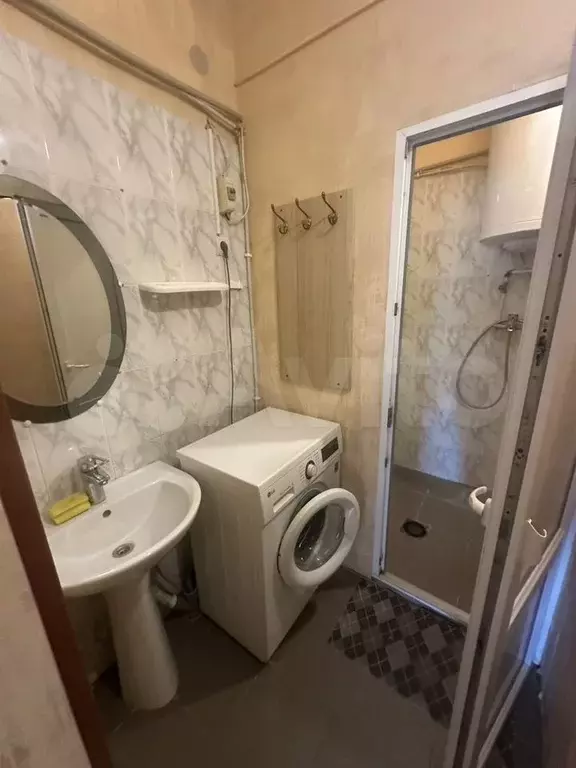 Комната 50 м в 2-к., 2/2 эт. - Фото 0