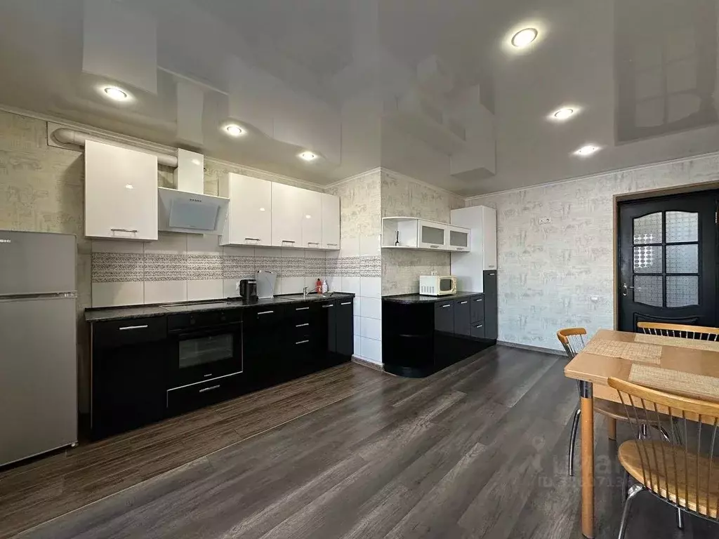 3-к кв. Омская область, Омск ул. 10 лет Октября, 147 (86.9 м) - Фото 2