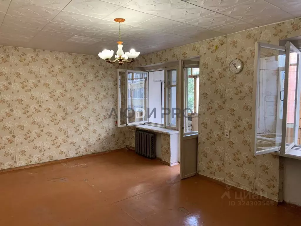 3-к кв. Саратовская область, Саратов ул. Имени А.И. Хользунова, 1/5 ... - Фото 0