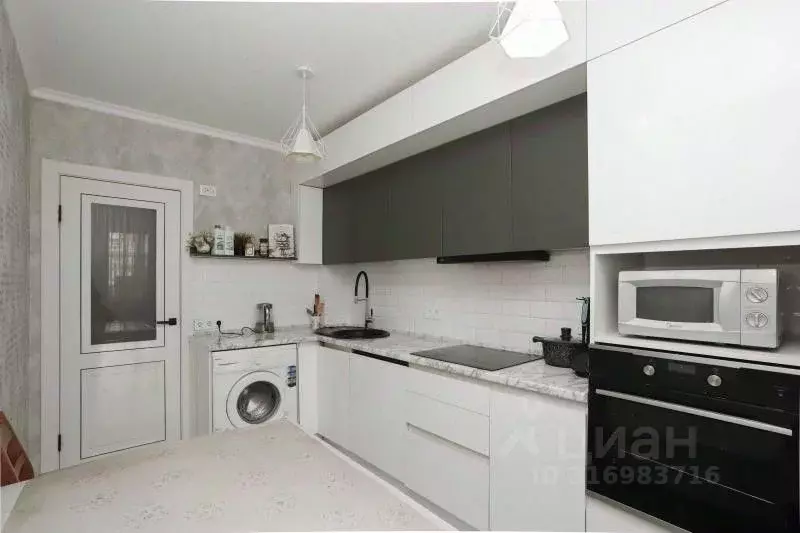 3-к кв. Иркутская область, Иркутск ул. Лыткина, 41 (63.0 м) - Фото 0