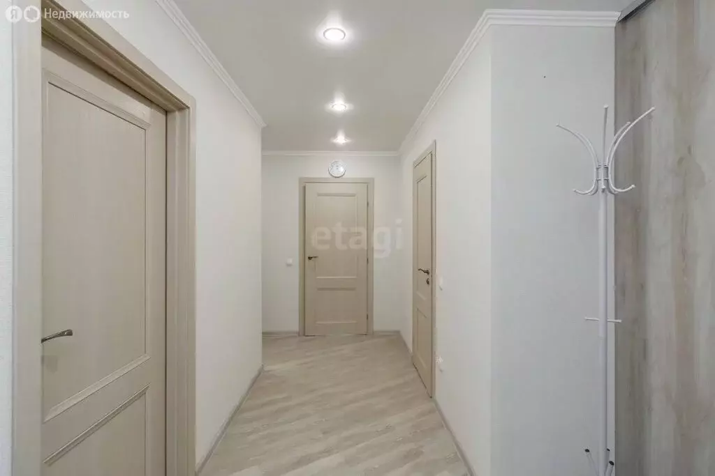 2-комнатная квартира: Тюмень, улица Монтажников, 61 (56.7 м) - Фото 1