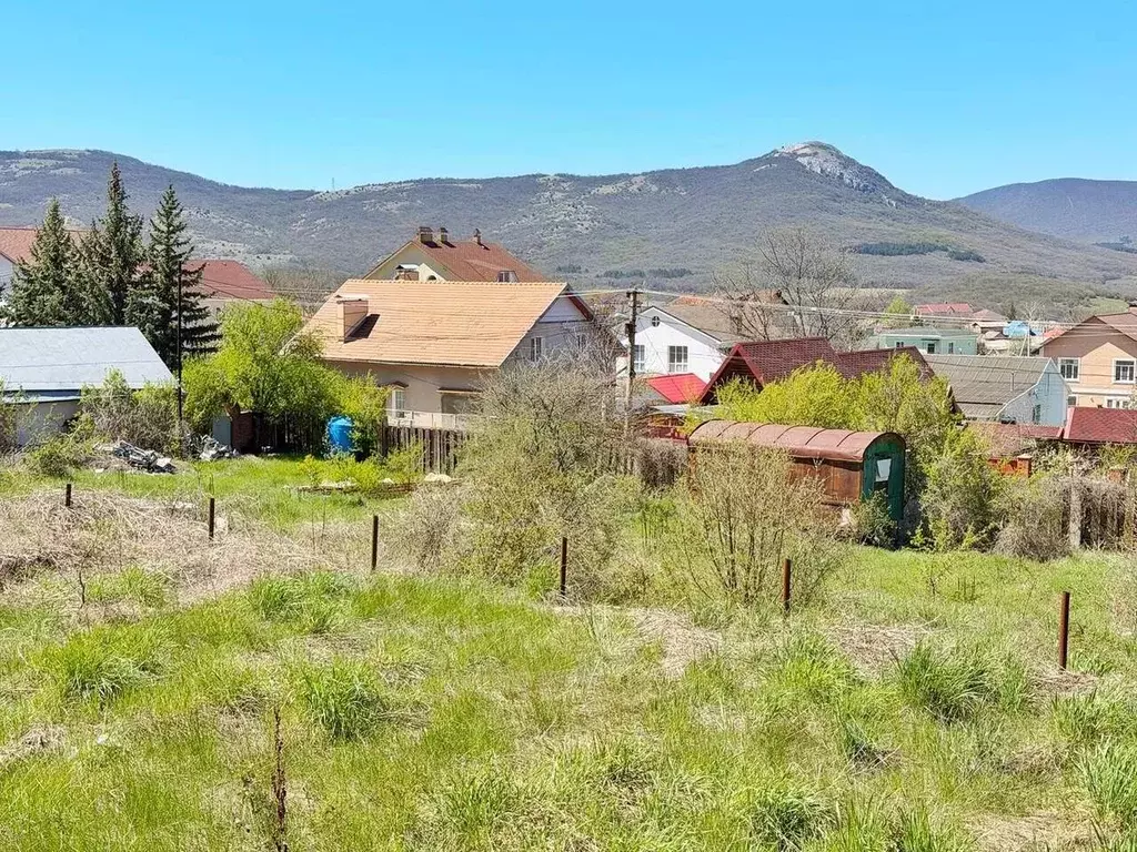 Участок в Севастополь с. Орлиное, ул. Тенистая (10.0 сот.) - Фото 1