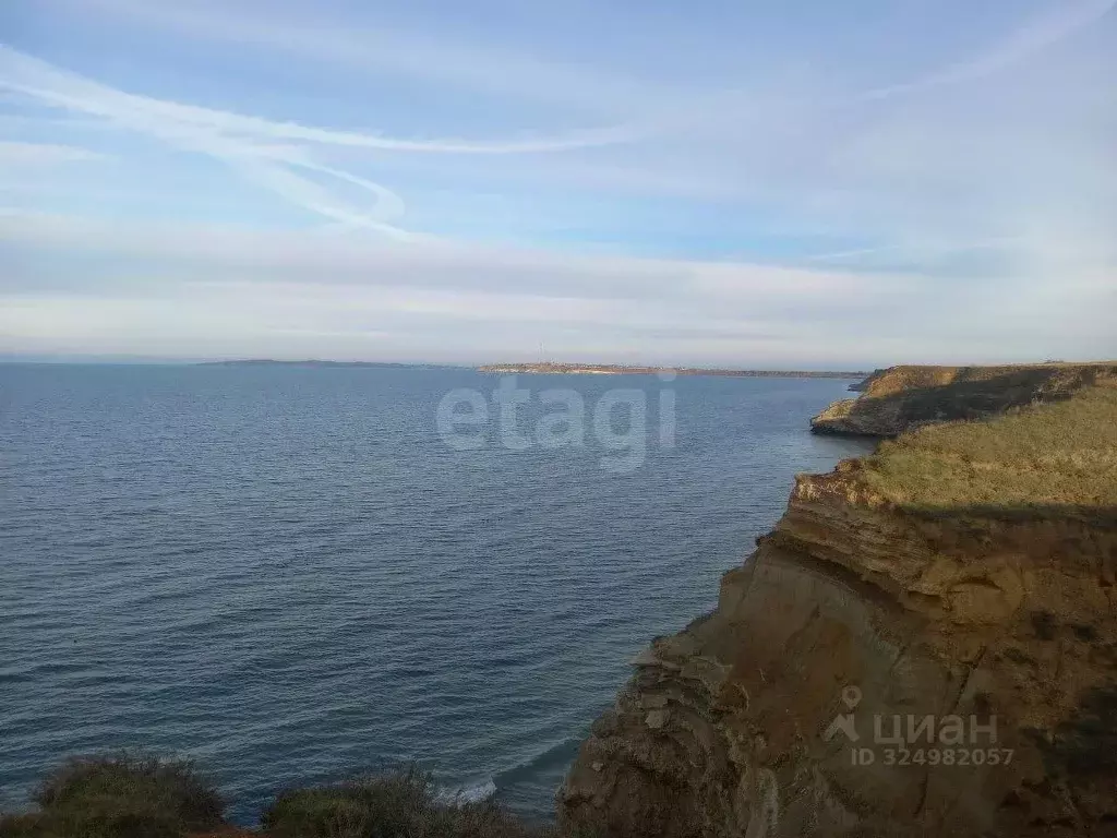 Участок в Крым, Ленинский район, Семисотское с/пос, с. Каменское ул. ... - Фото 1