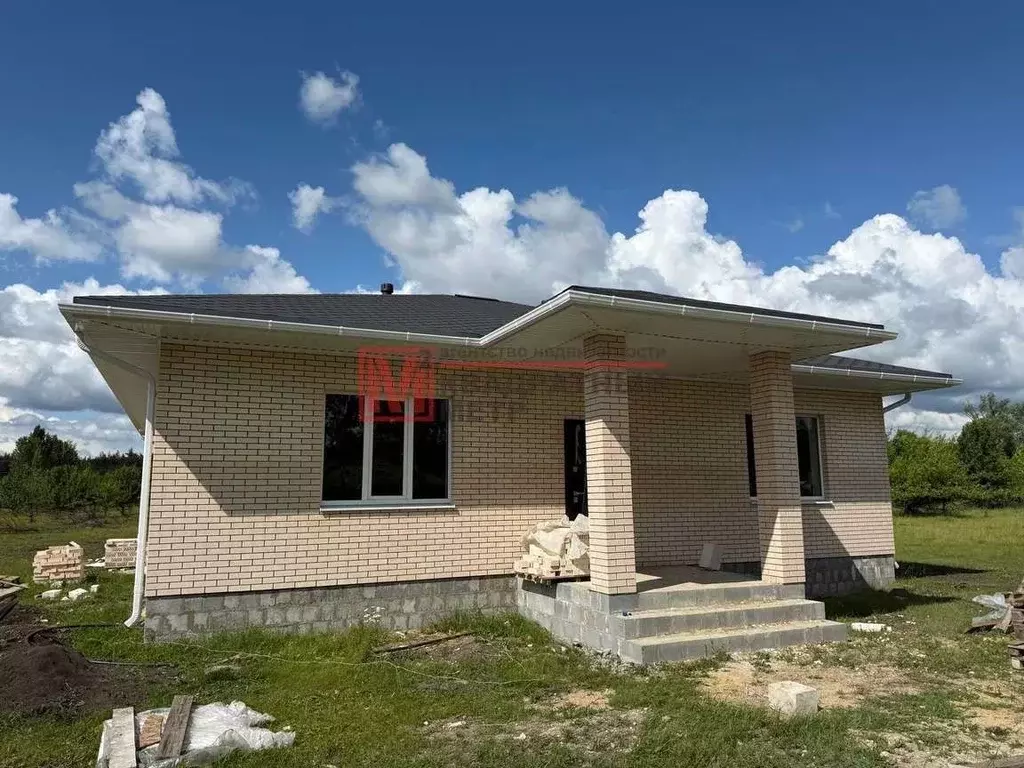 Дом в Белгородская область, Старооскольский городской округ, с. ... - Фото 1