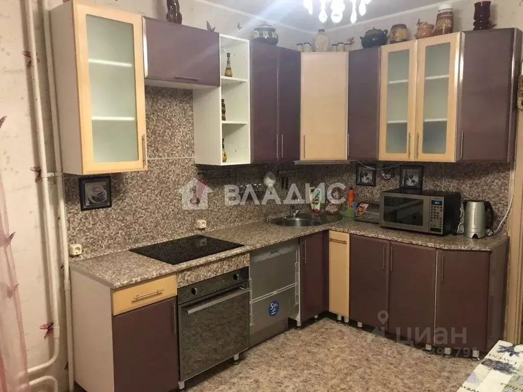 2-к кв. Московская область, Лобня ул. Физкультурная, 12 (64.0 м) - Фото 0